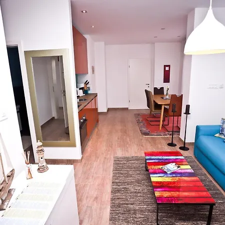 Apartment I&i *