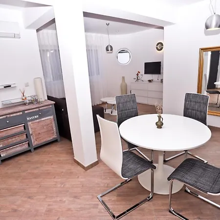 Apartment I&i