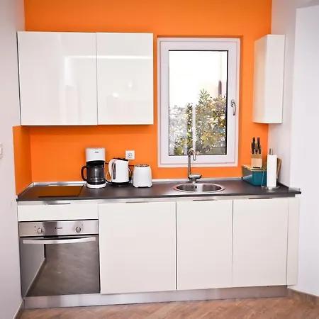 Apartment I&i *